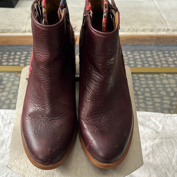 Comfortiva Shoes Comfortiva Boot Maroon Color Good Shape With